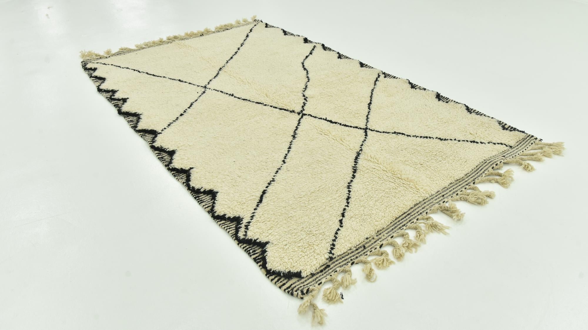5' 5 x 8' 6 Hand Knotted Moroccan Wool Rug