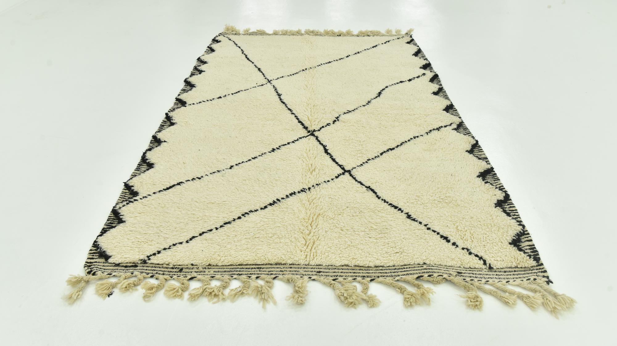5' 5 x 8' 6 Hand Knotted Moroccan Wool Rug