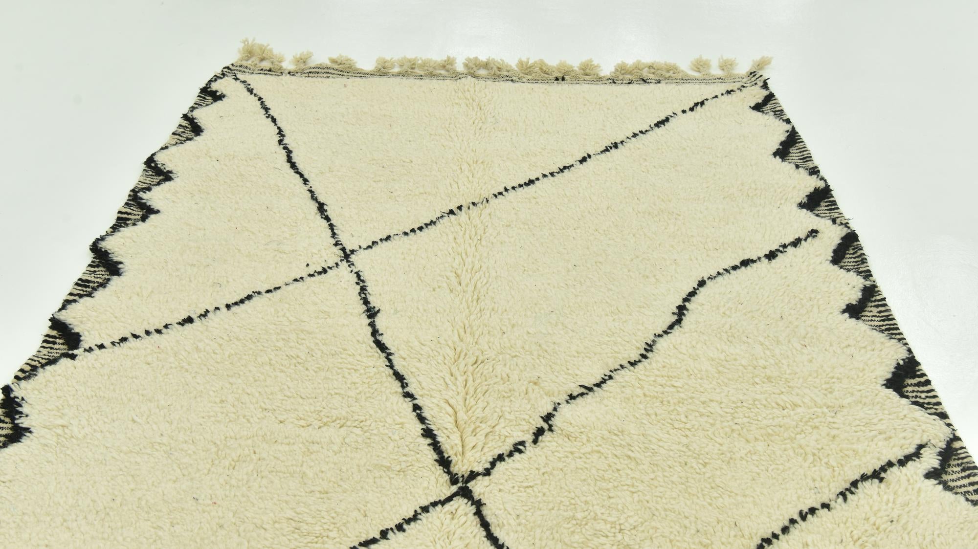 5' 5 x 8' 6 Hand Knotted Moroccan Wool Rug