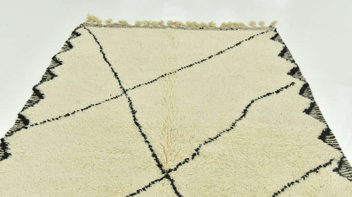 5' 5 x 8' 6 Hand Knotted Moroccan Wool Rug