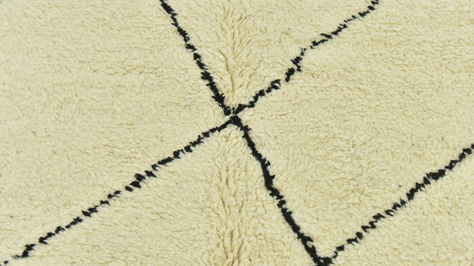 5' 5 x 8' 6 Hand Knotted Moroccan Wool Rug
