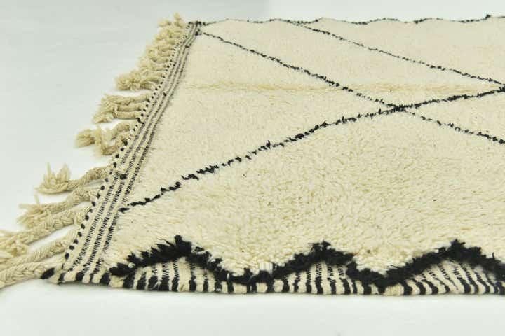 5' 5 x 8' 6 Hand Knotted Moroccan Wool Rug