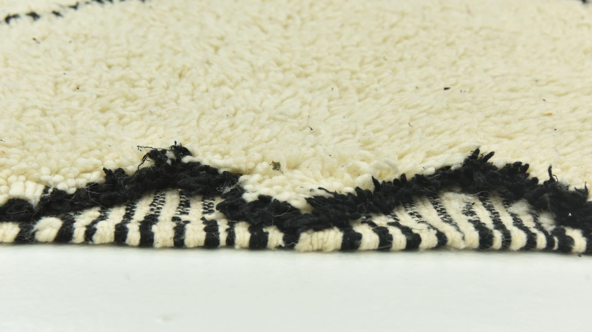 5' 5 x 8' 6 Hand Knotted Moroccan Wool Rug