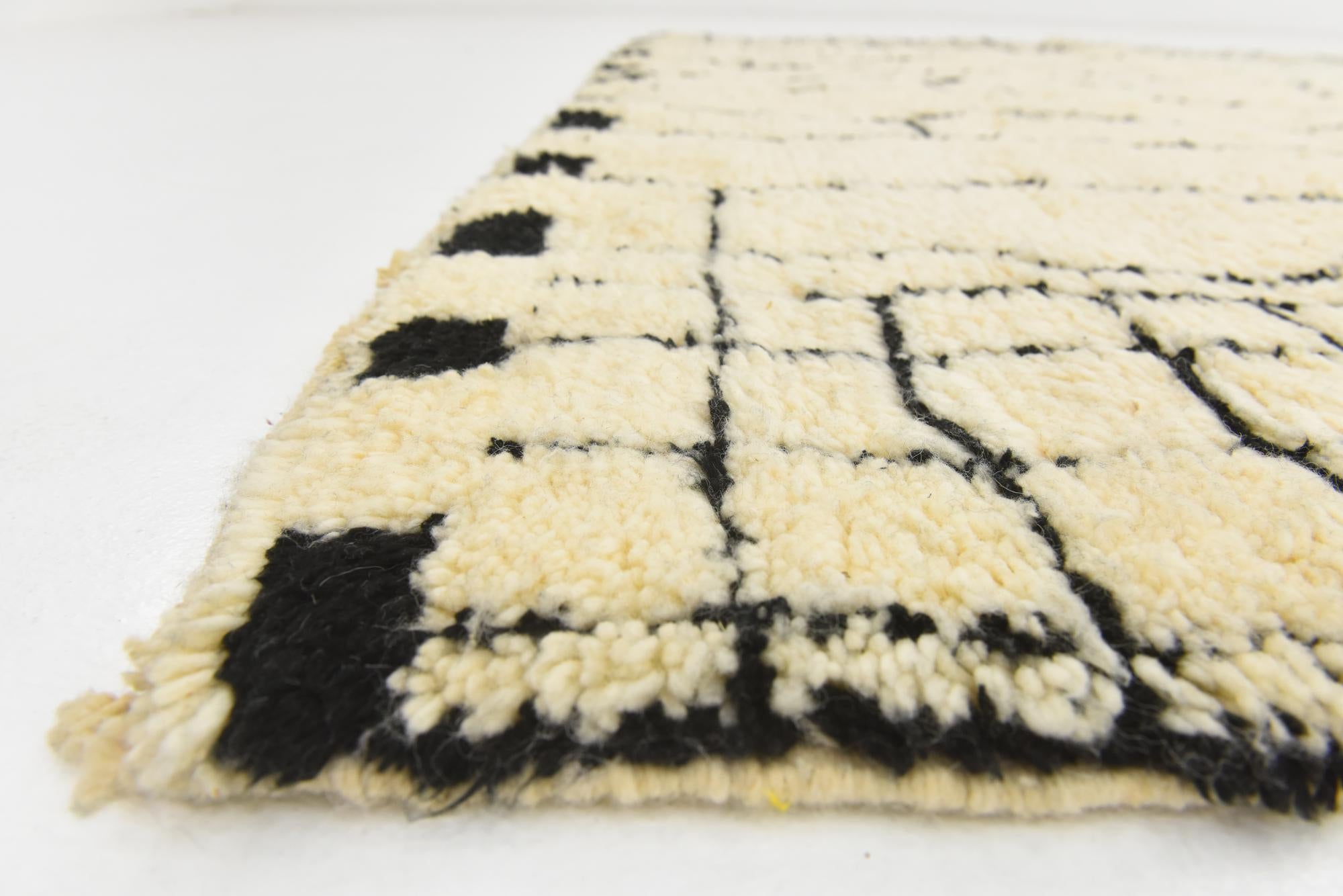 6' 9 x 10' 5 Hand Knotted Moroccan Wool Rug