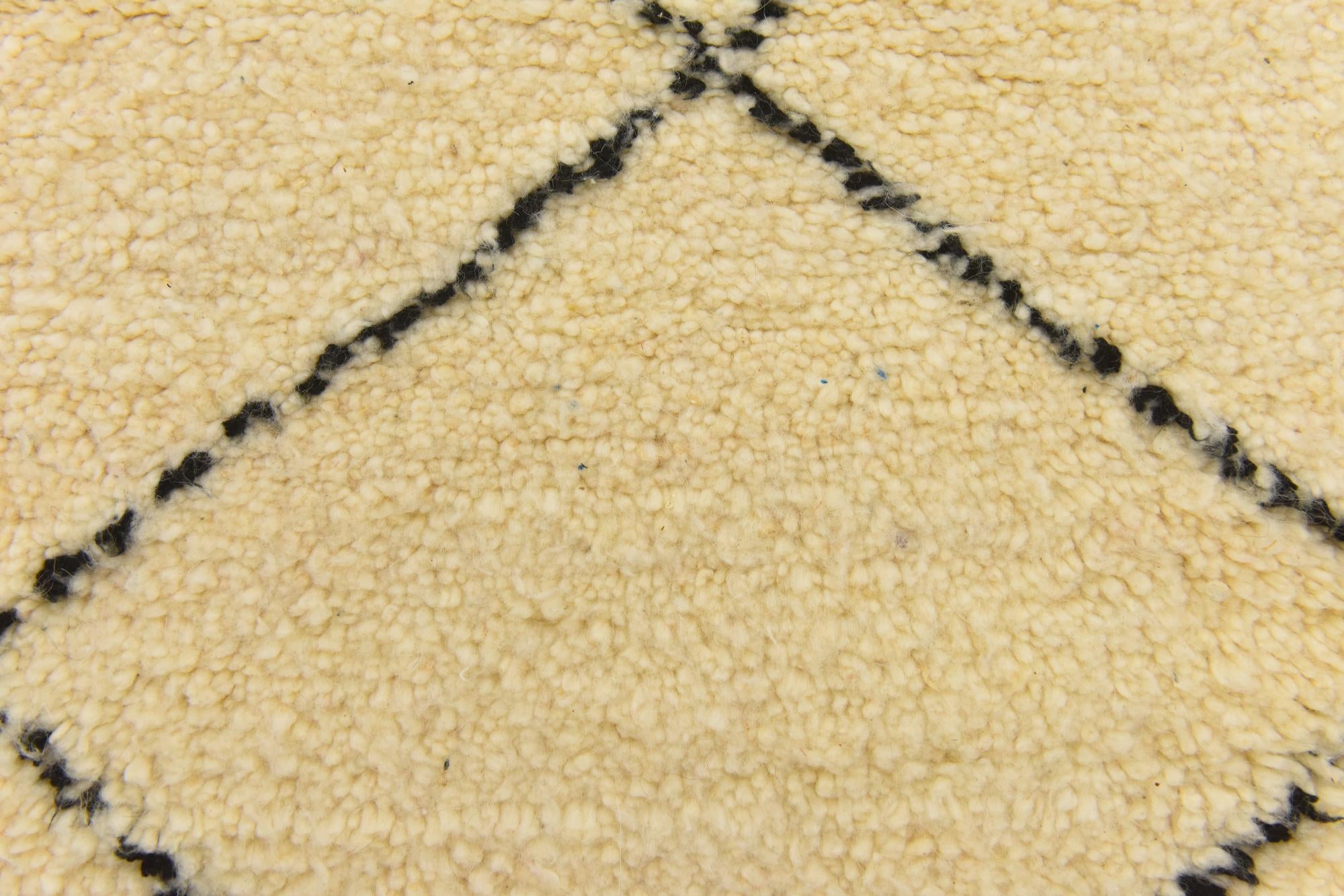 2' 9 x 4' 8 Hand Knotted Moroccan Wool Rug