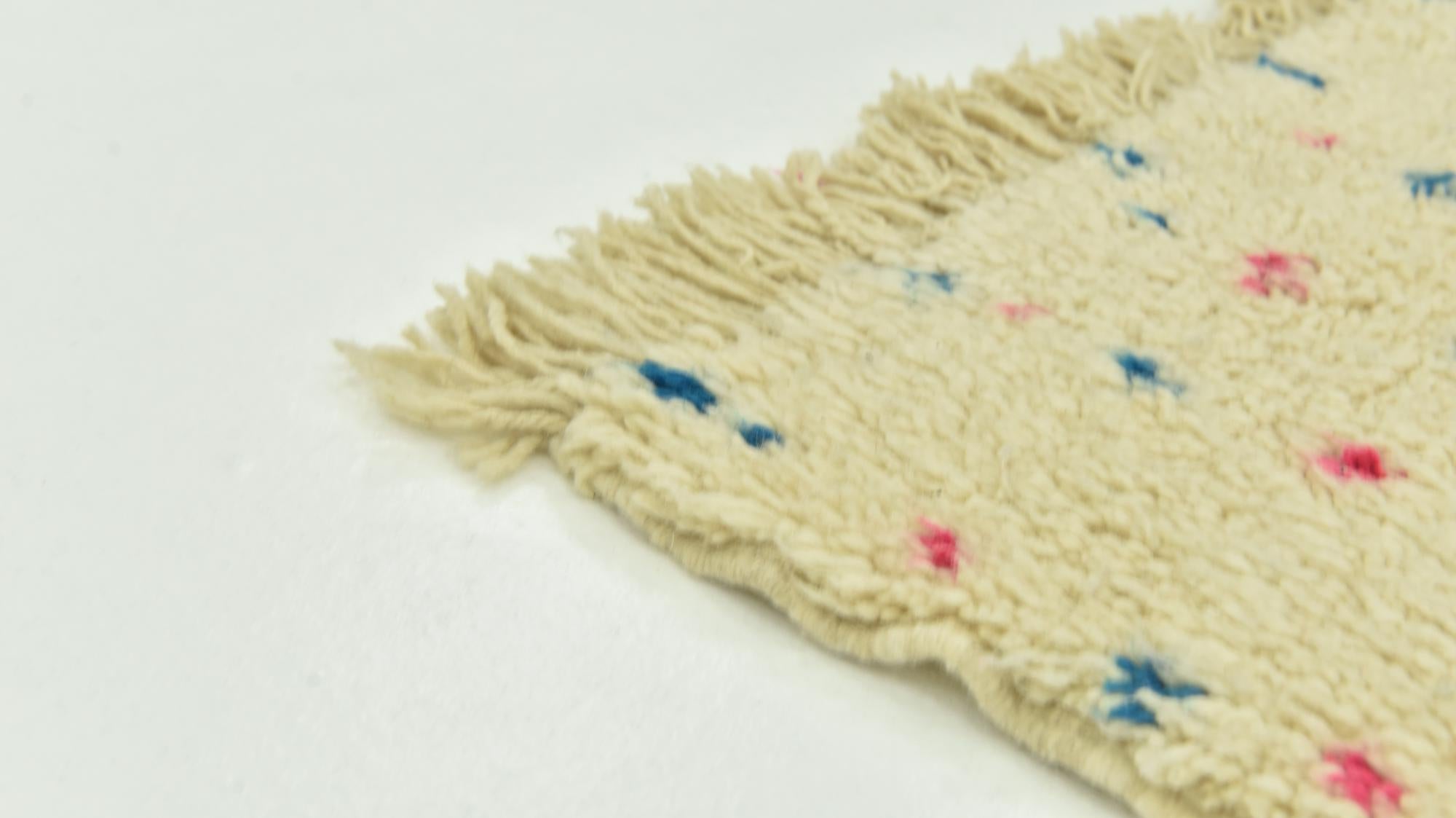 4' 10 x 6' 7 Hand Knotted Moroccan Wool Rug
