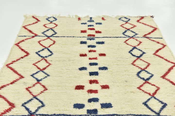 5' 1 x 8' 5 Hand Knotted Moroccan Wool Rug