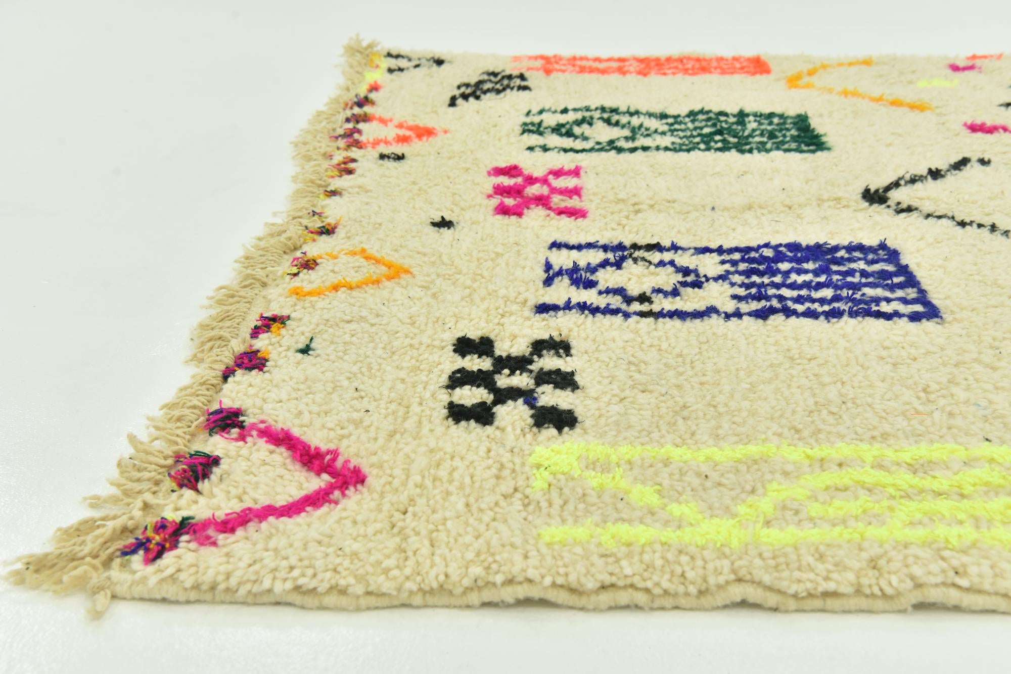 5' 4 x 7' 9 Hand Knotted Moroccan Wool Rug
