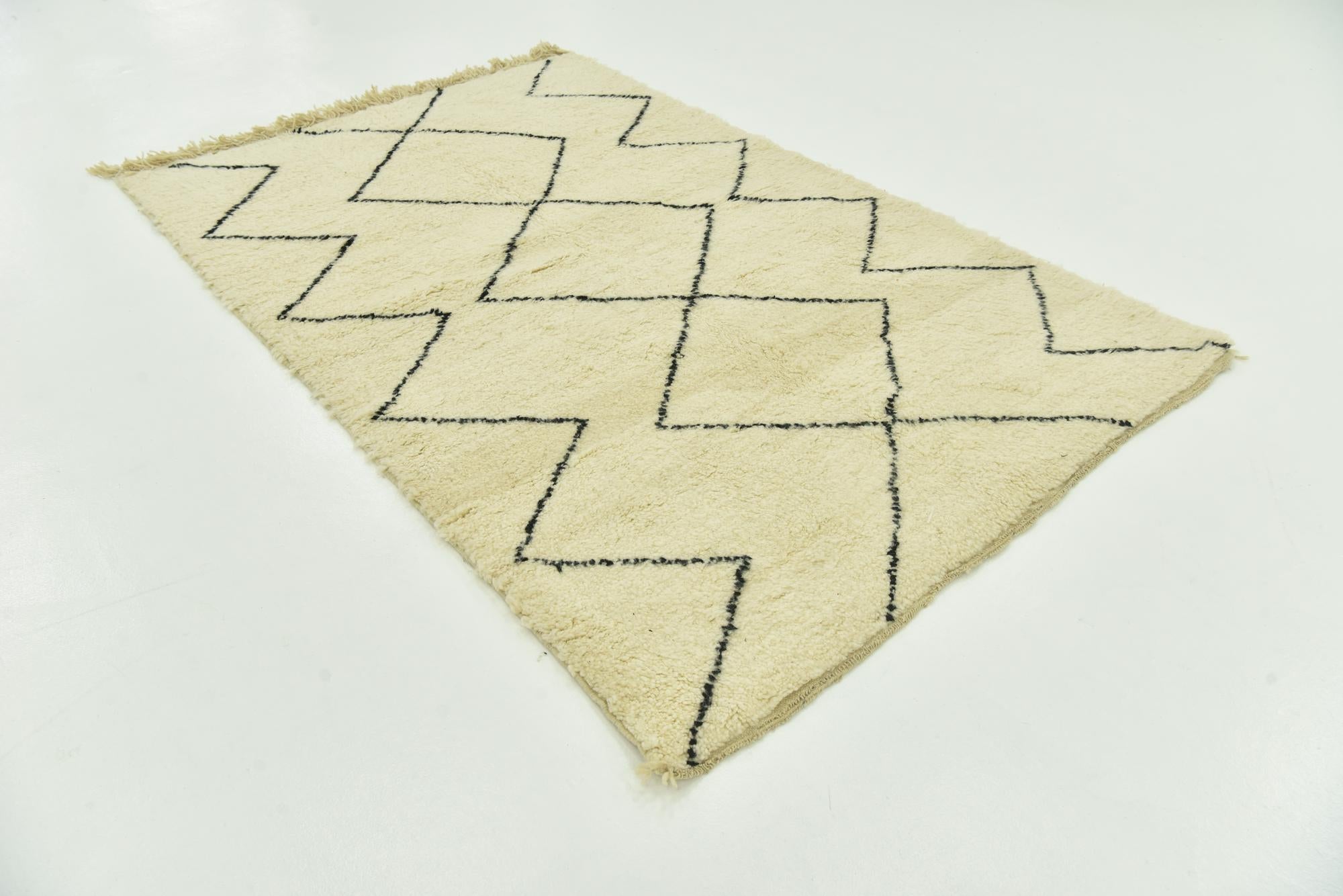 5' 1 x 7' 7 Hand Knotted Moroccan Wool Rug