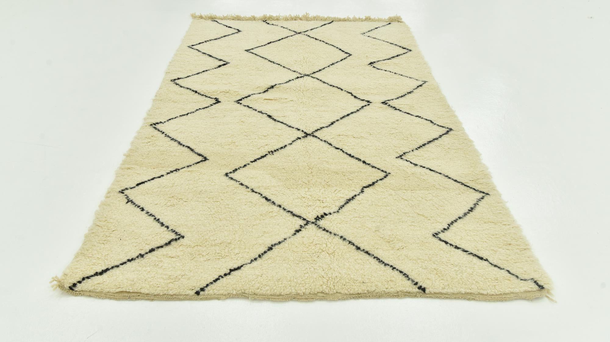 5' 1 x 7' 7 Hand Knotted Moroccan Wool Rug