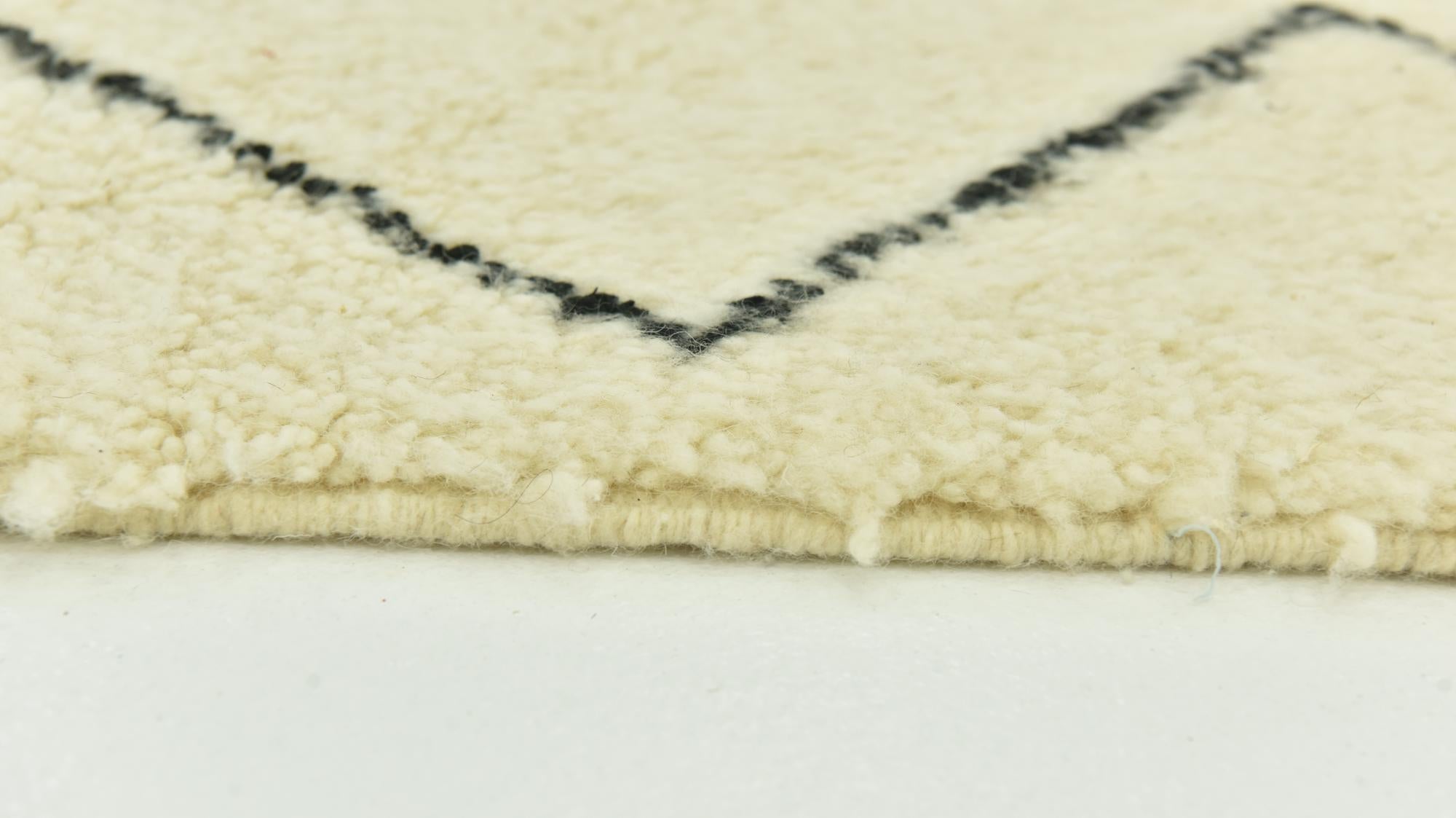 5' 1 x 7' 7 Hand Knotted Moroccan Wool Rug
