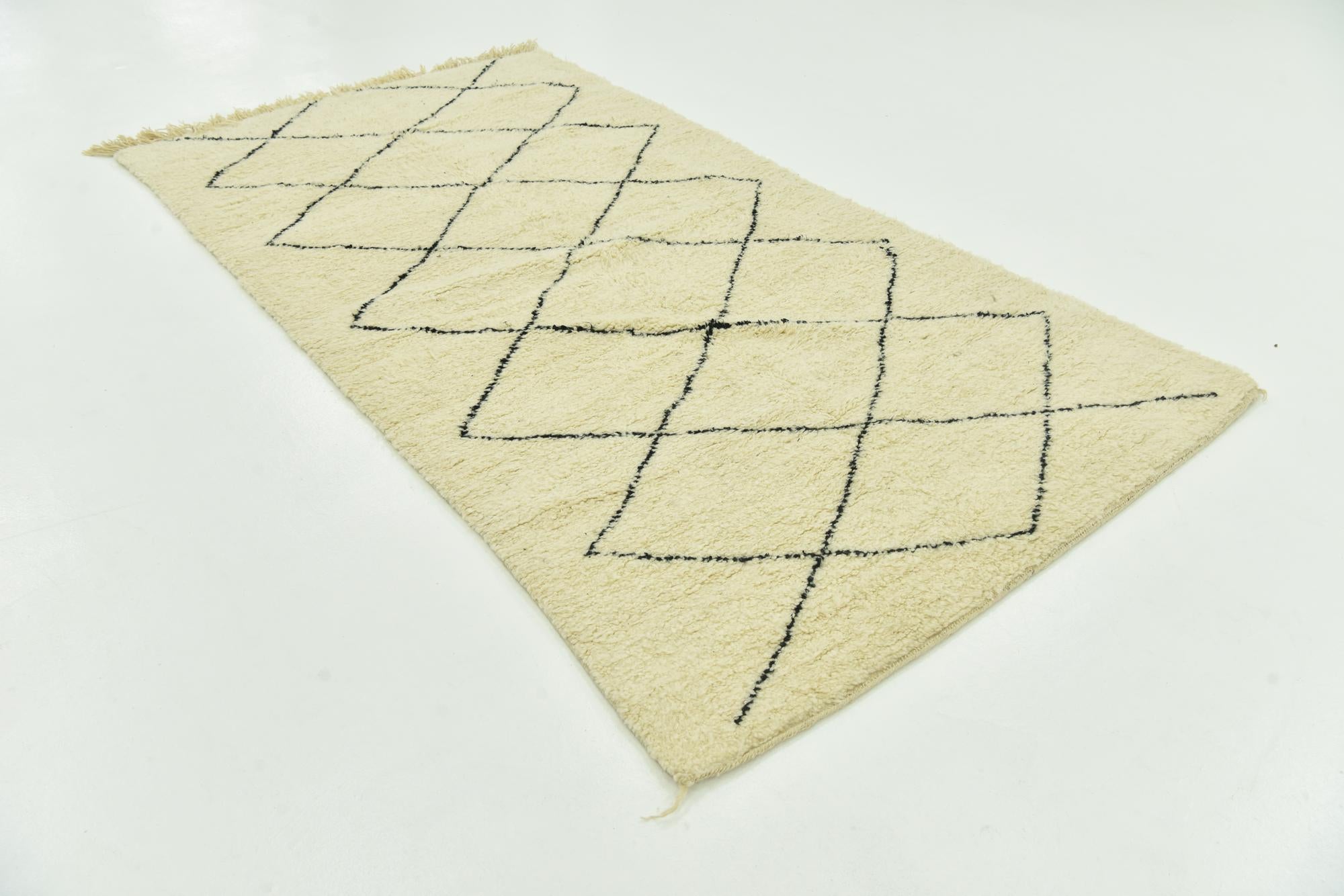 4' 9 x 8' 9 Hand Knotted Moroccan Wool Rug