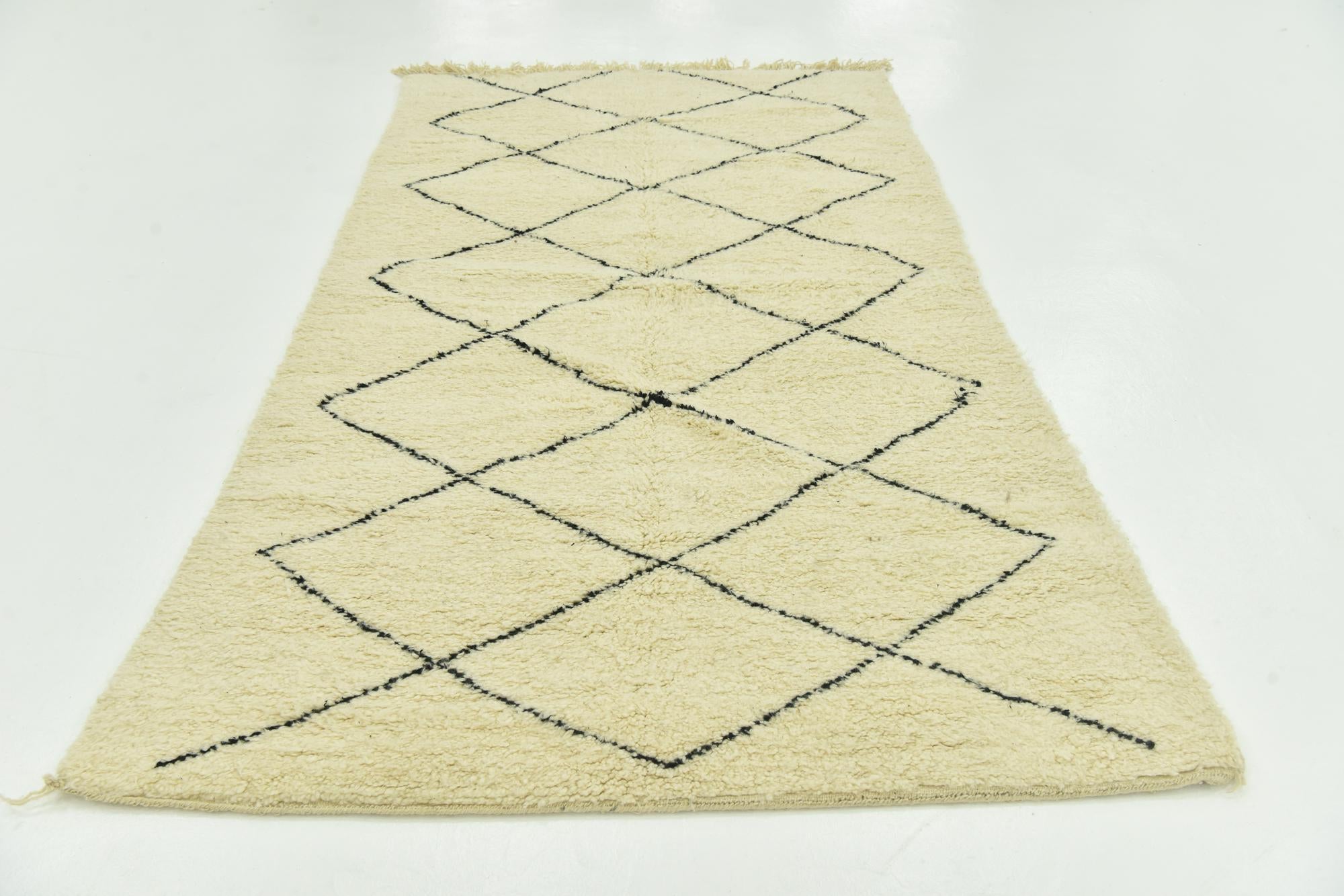 4' 9 x 8' 9 Hand Knotted Moroccan Wool Rug
