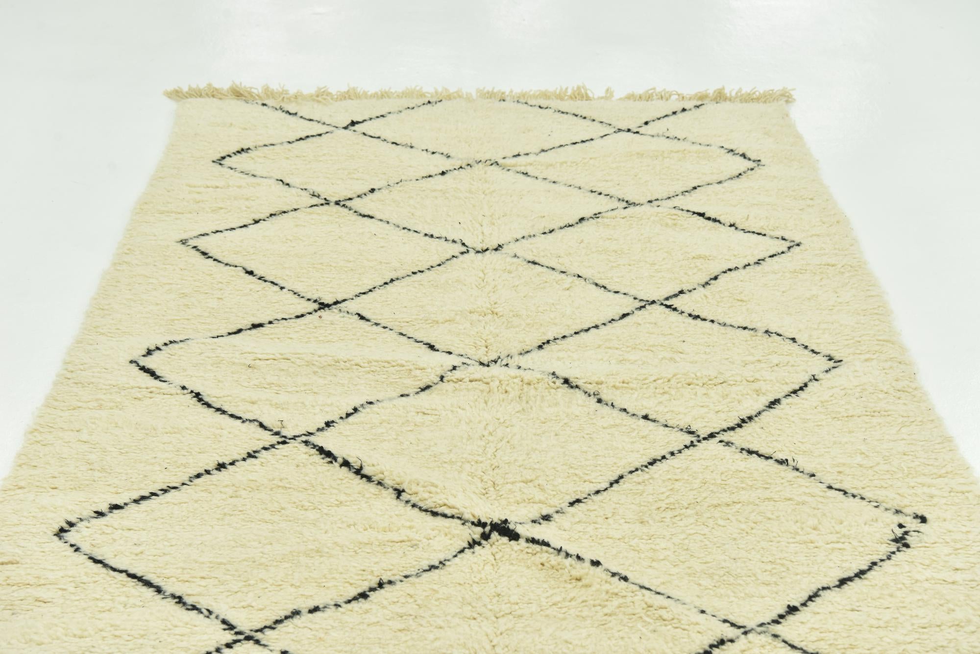 4' 9 x 8' 9 Hand Knotted Moroccan Wool Rug