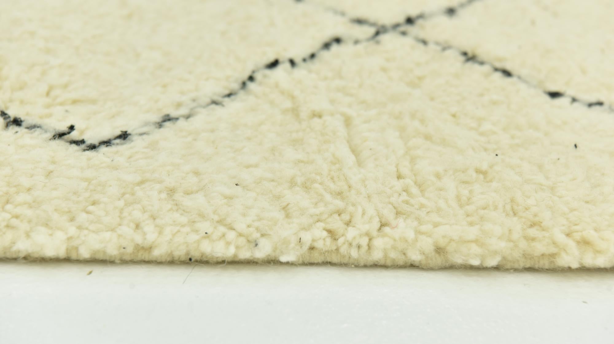4' 9 x 8' 9 Hand Knotted Moroccan Wool Rug