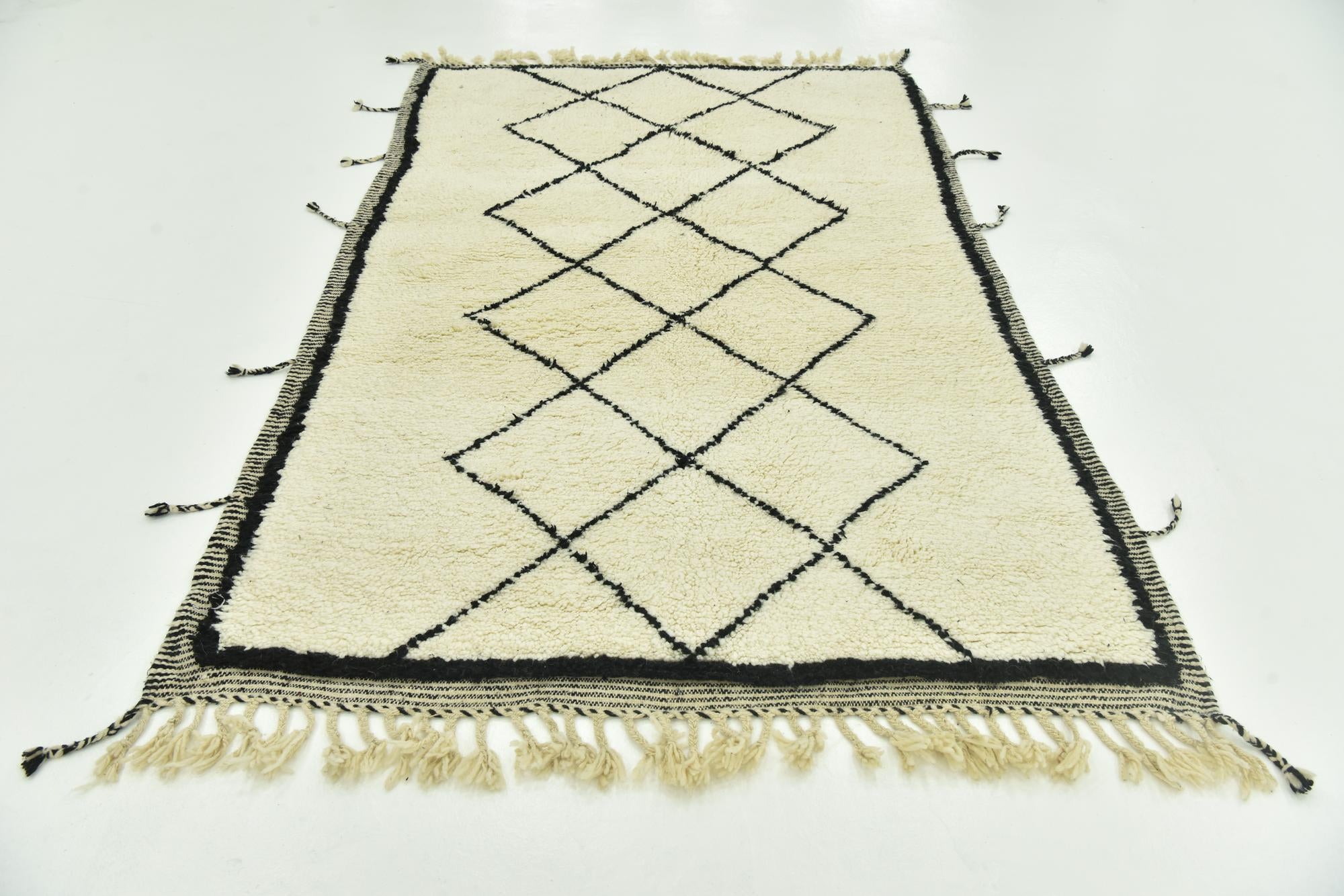 5' 6 x 8' 9 Hand Knotted Moroccan Wool Rug