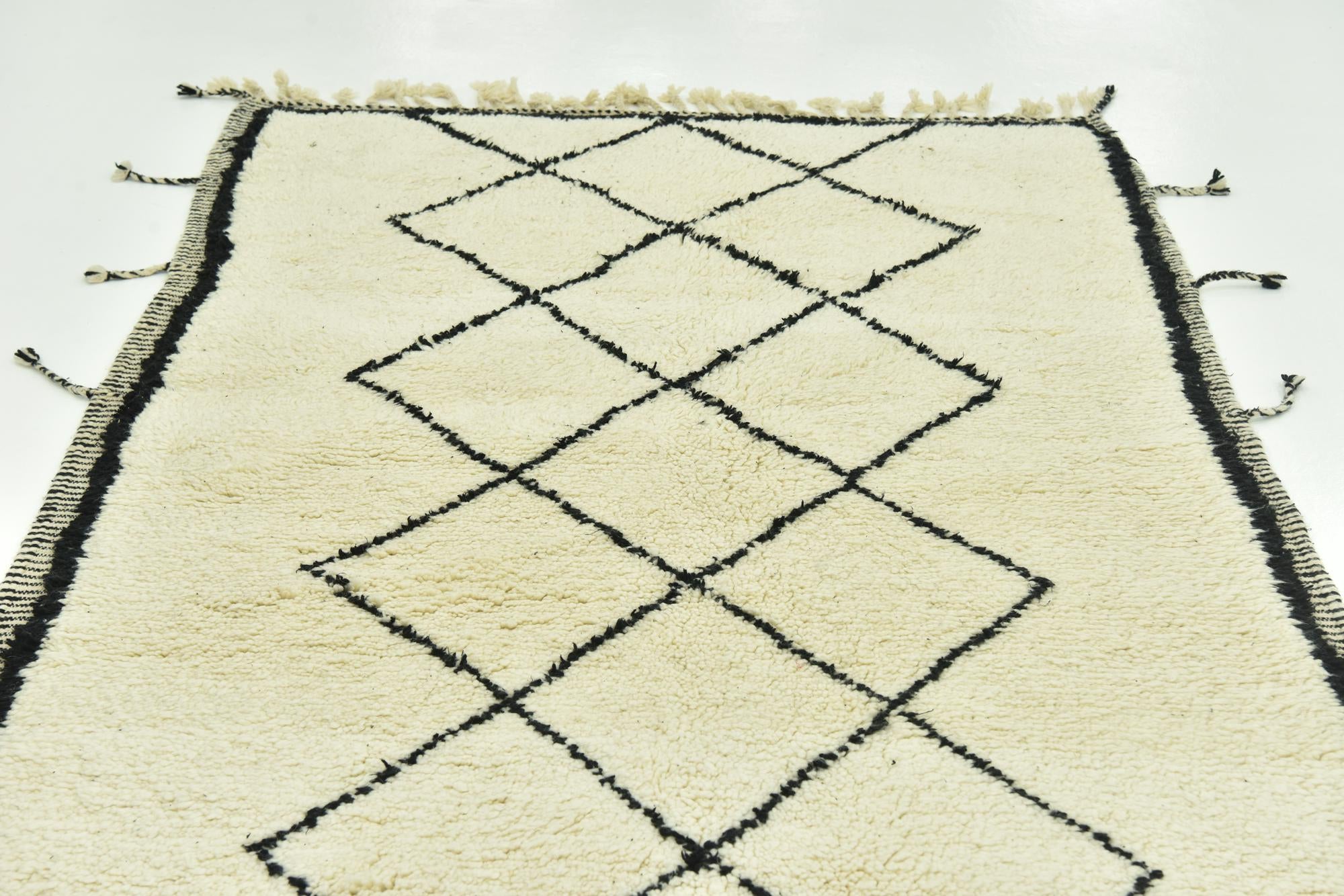 5' 6 x 8' 9 Hand Knotted Moroccan Wool Rug