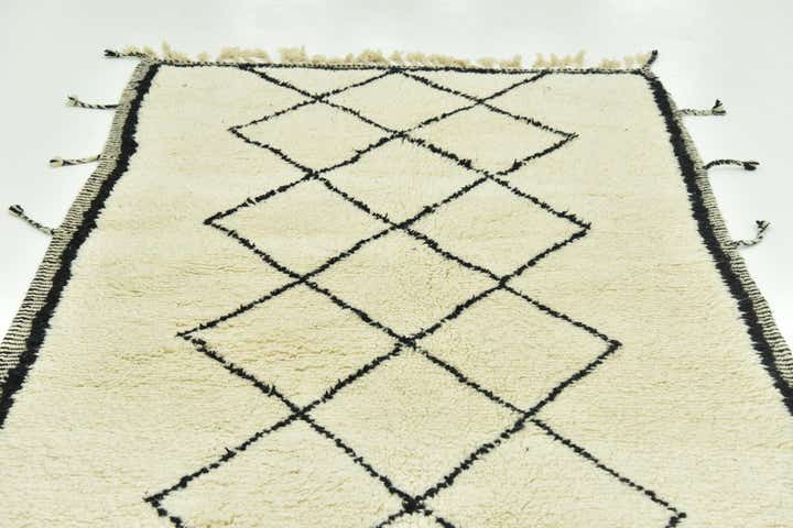 5' 6 x 8' 9 Hand Knotted Moroccan Wool Rug