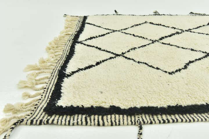 5' 6 x 8' 9 Hand Knotted Moroccan Wool Rug