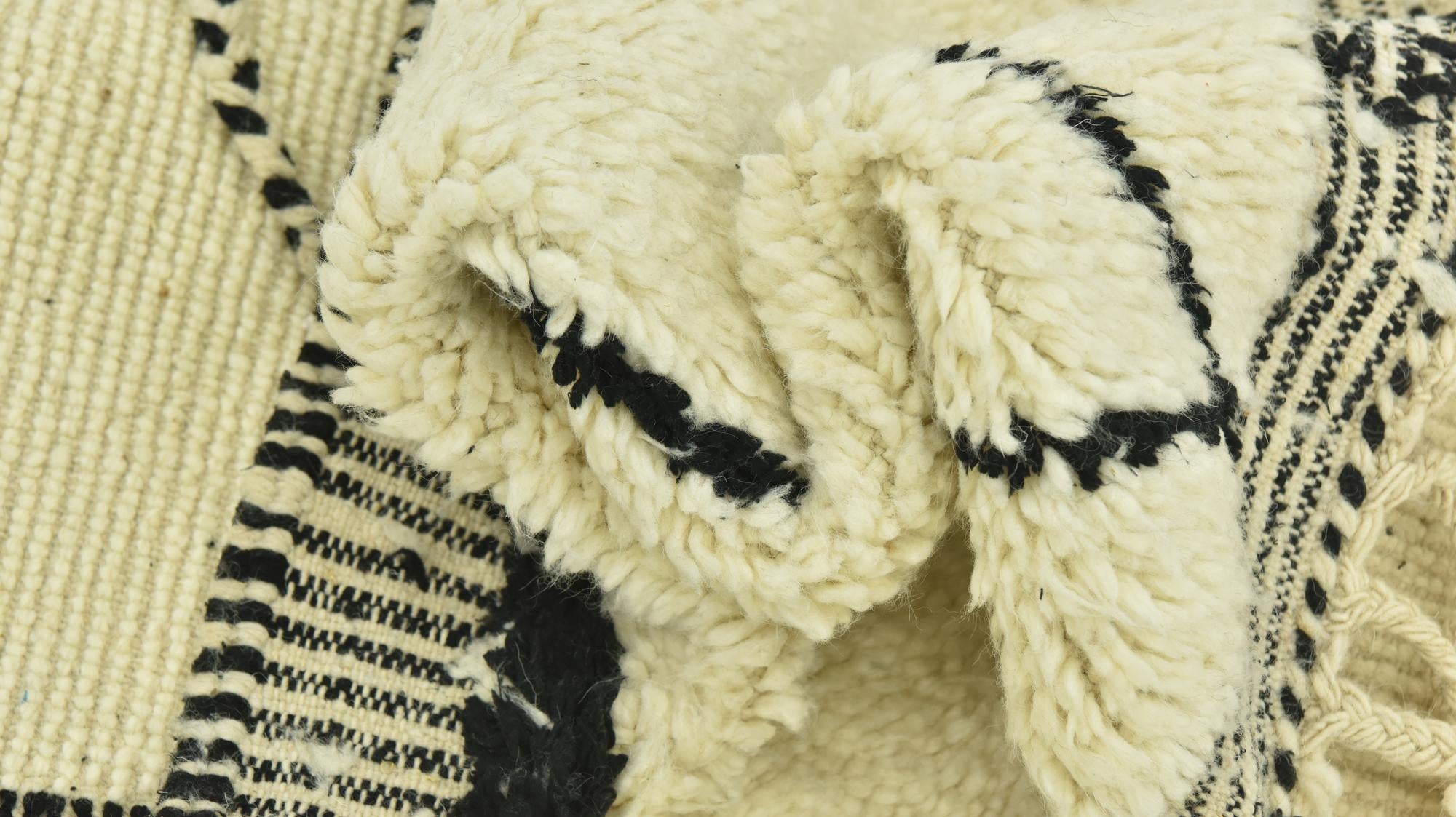 5' 1 x 8' 9 Hand Knotted Moroccan Wool Rug