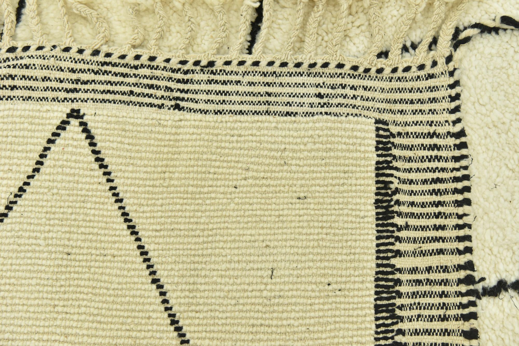 5' 1 x 8' 9 Hand Knotted Moroccan Wool Rug