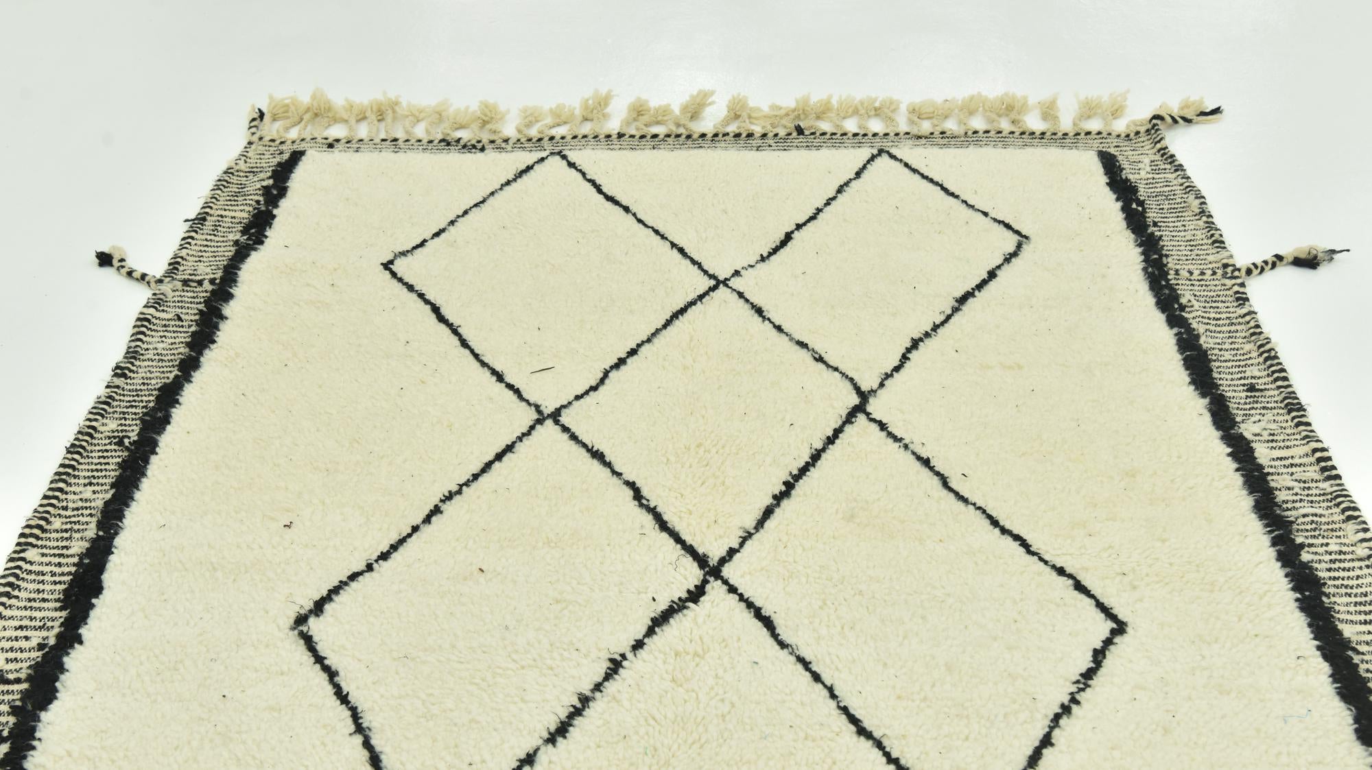 5' 1 x 8' 9 Hand Knotted Moroccan Wool Rug