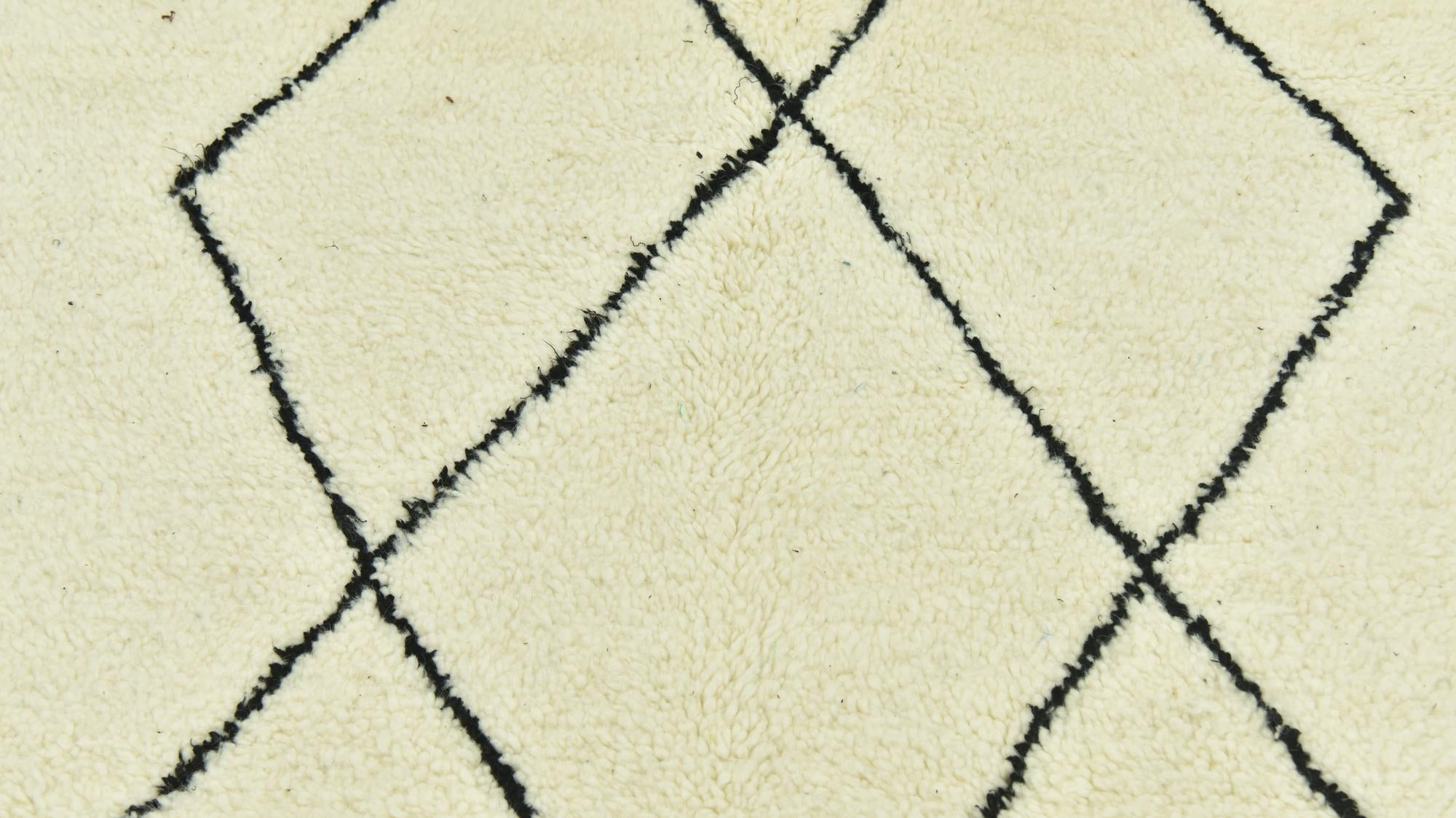 5' 1 x 8' 9 Hand Knotted Moroccan Wool Rug