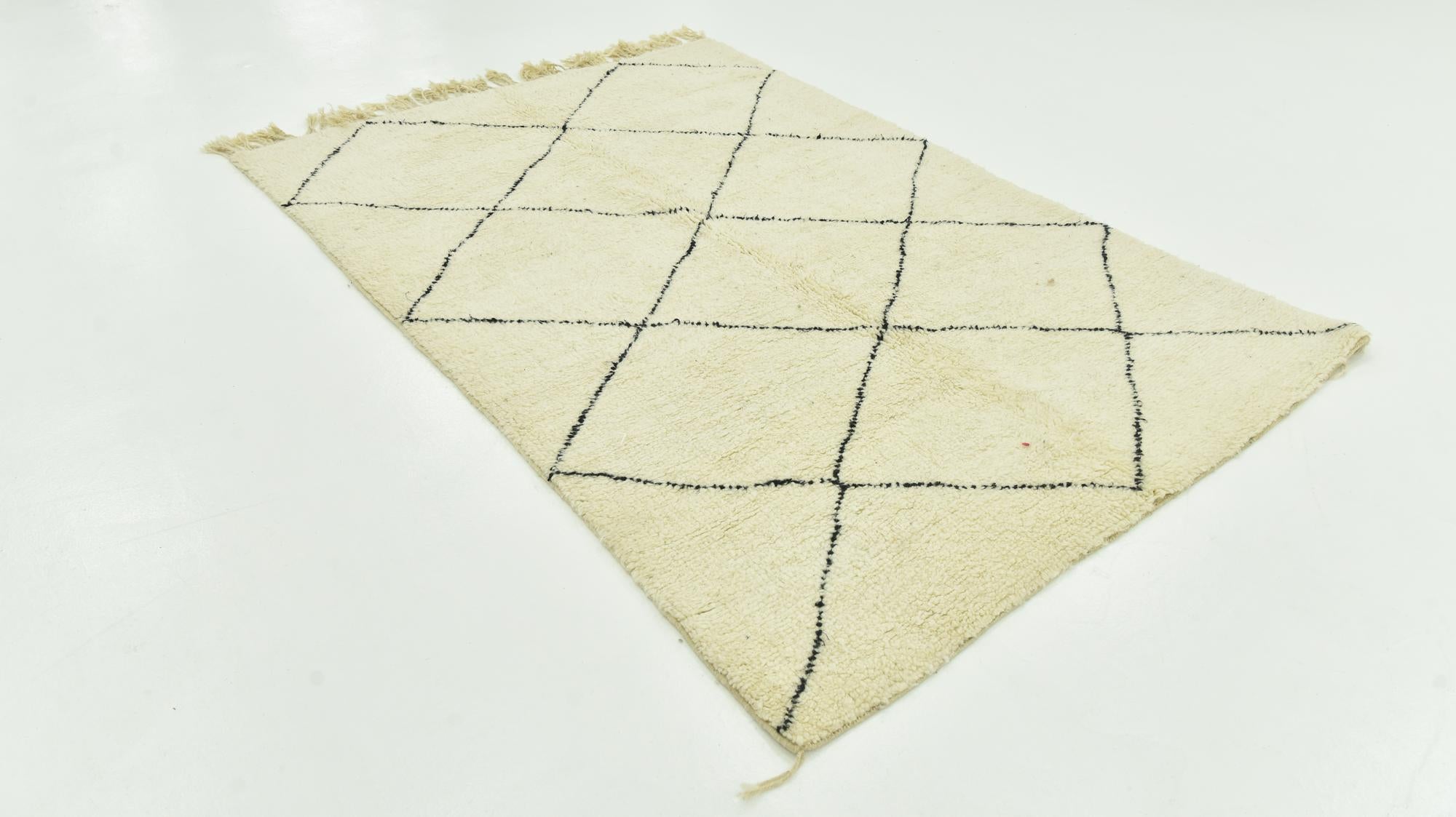 5' 4 x 8' Hand Knotted Moroccan Wool Rug