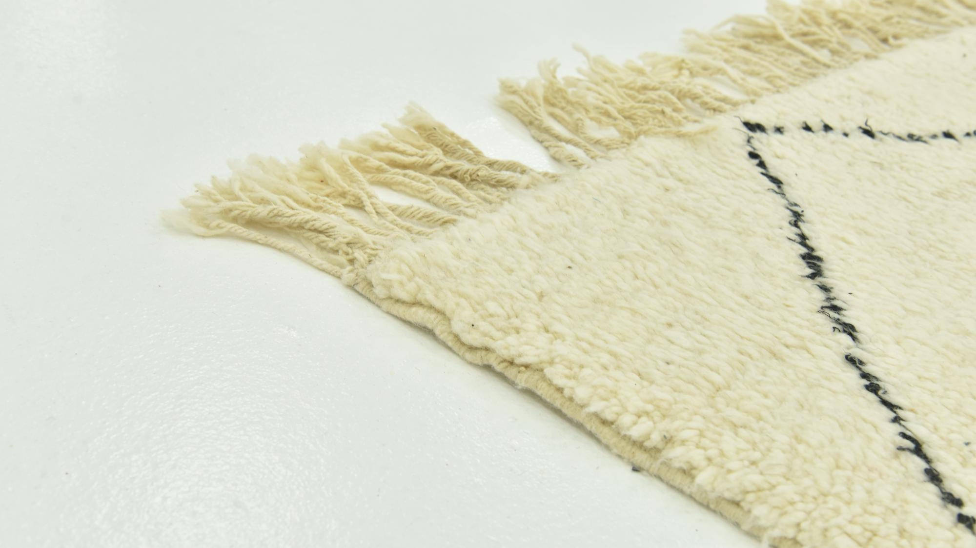 5' 4 x 8' Hand Knotted Moroccan Wool Rug