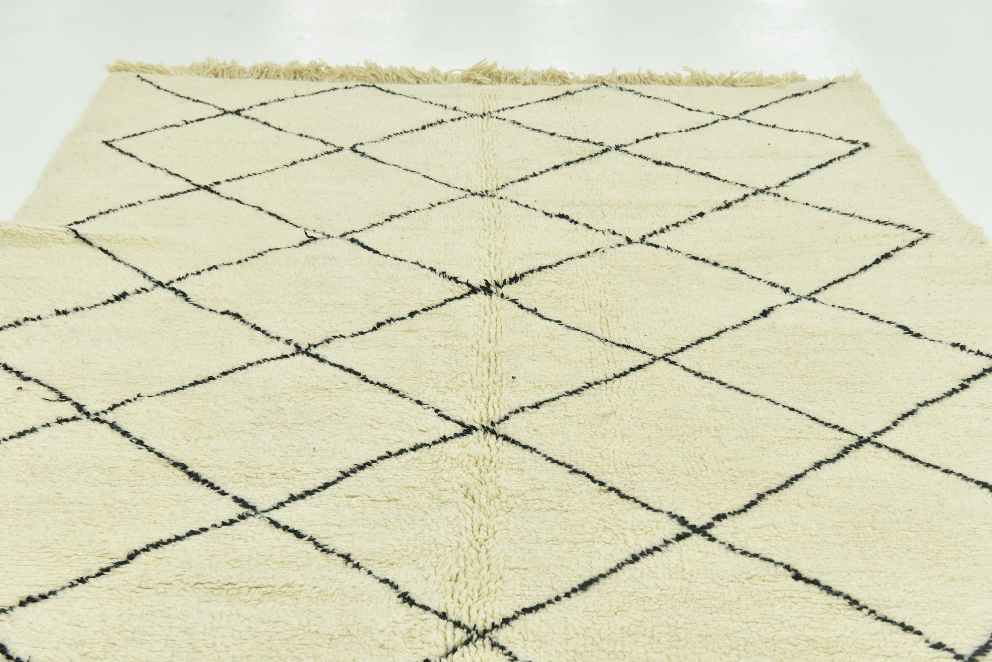 7' 2 x 9' 7 Hand Knotted Moroccan Wool Rug
