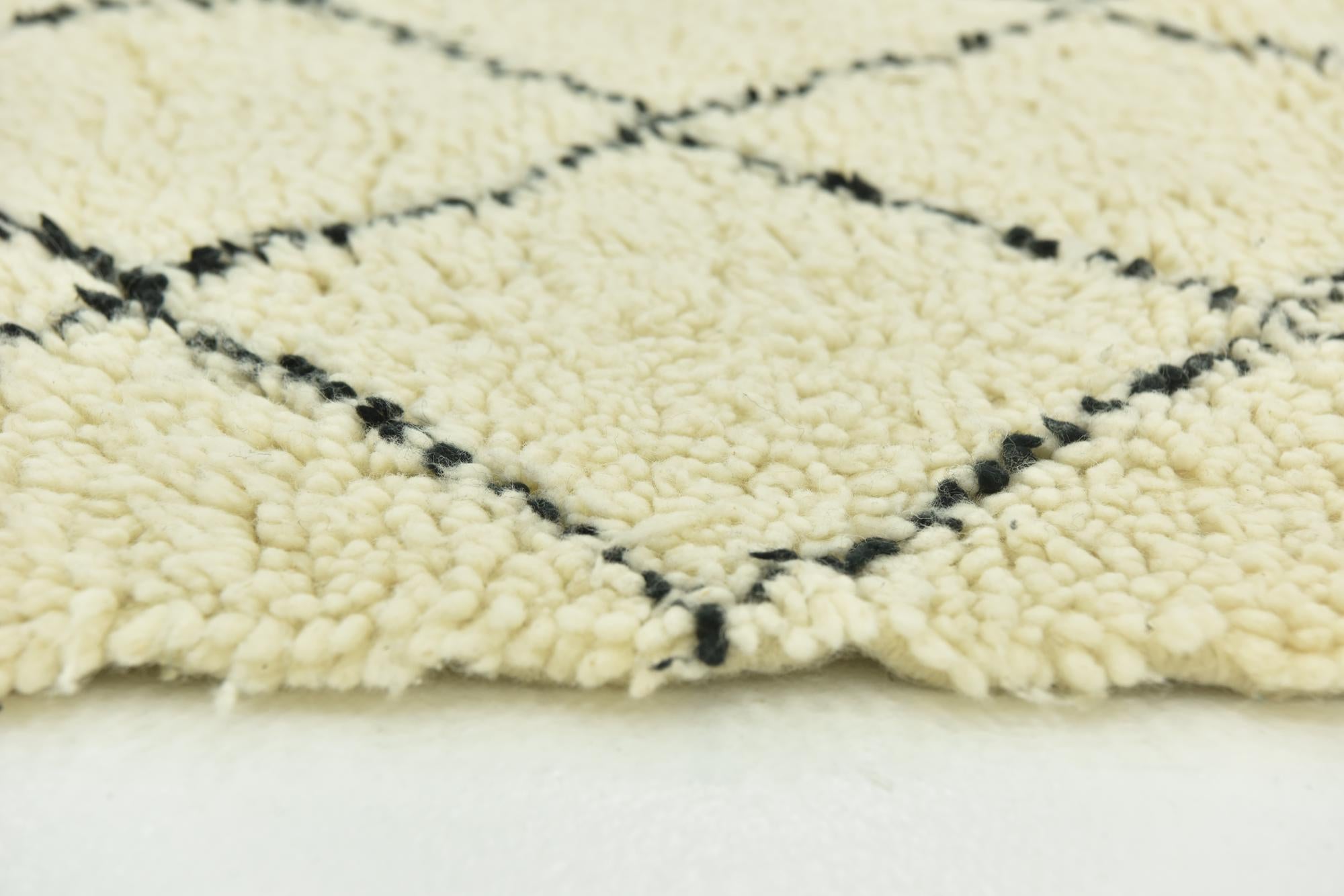 5' 3 x 8' Hand Knotted Moroccan Wool Rug
