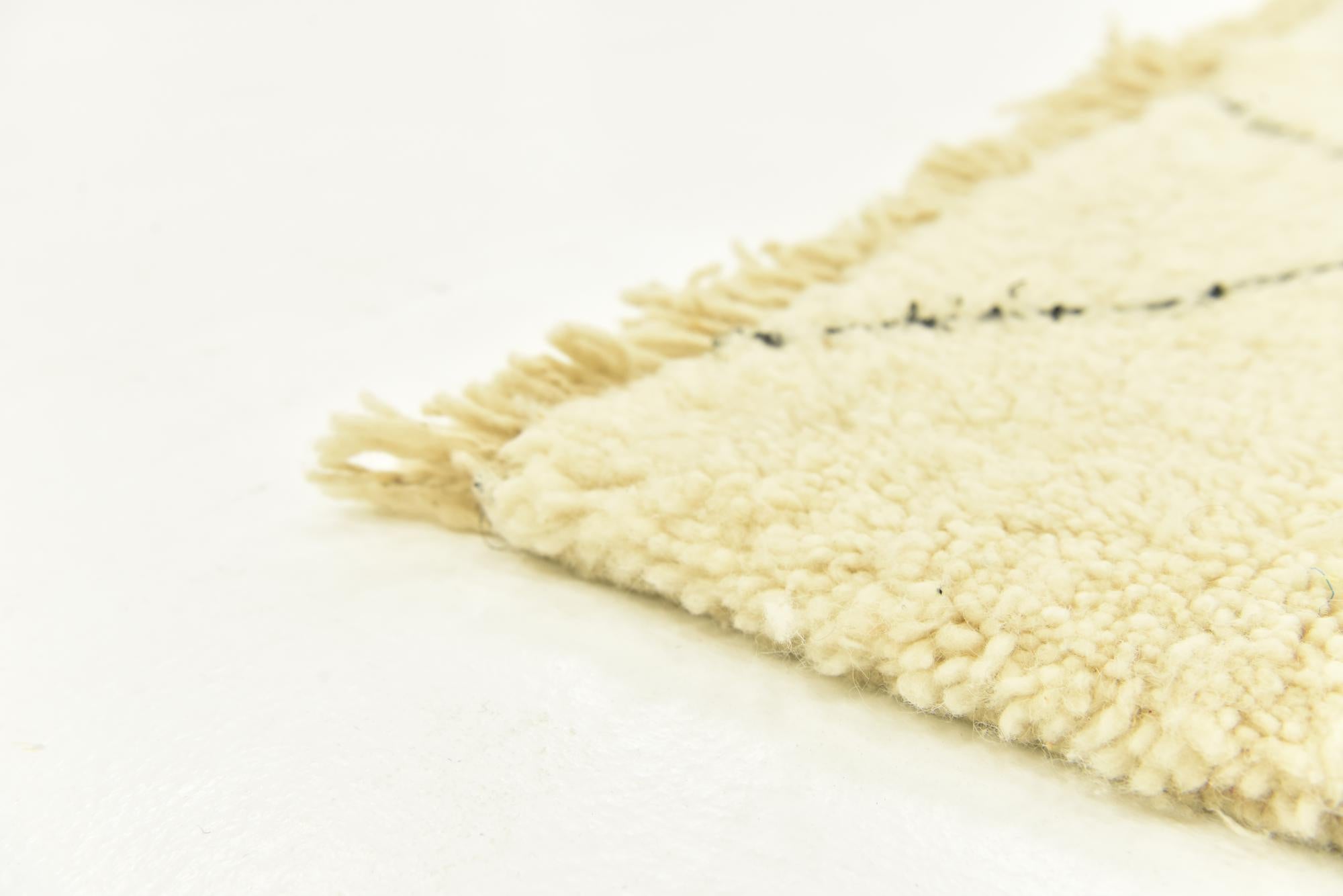 5' 1 x 8' 6 Hand Knotted Moroccan Wool Rug