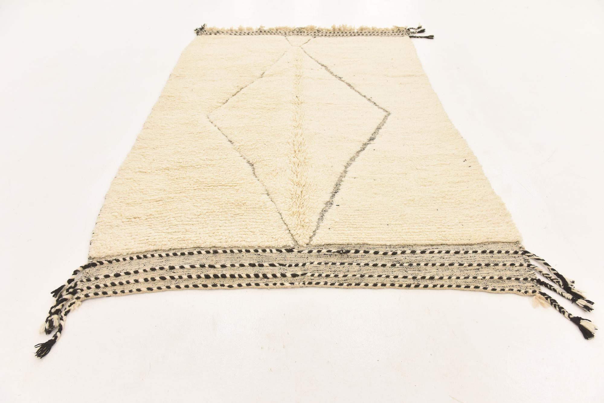 5' 7 x 8' 2 Hand Knotted Moroccan Wool Rug