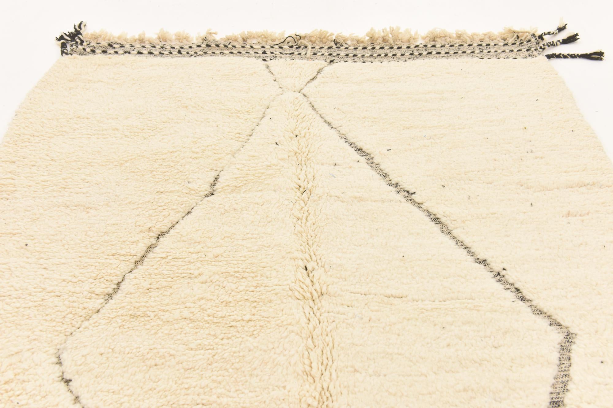 5' 7 x 8' 2 Hand Knotted Moroccan Wool Rug