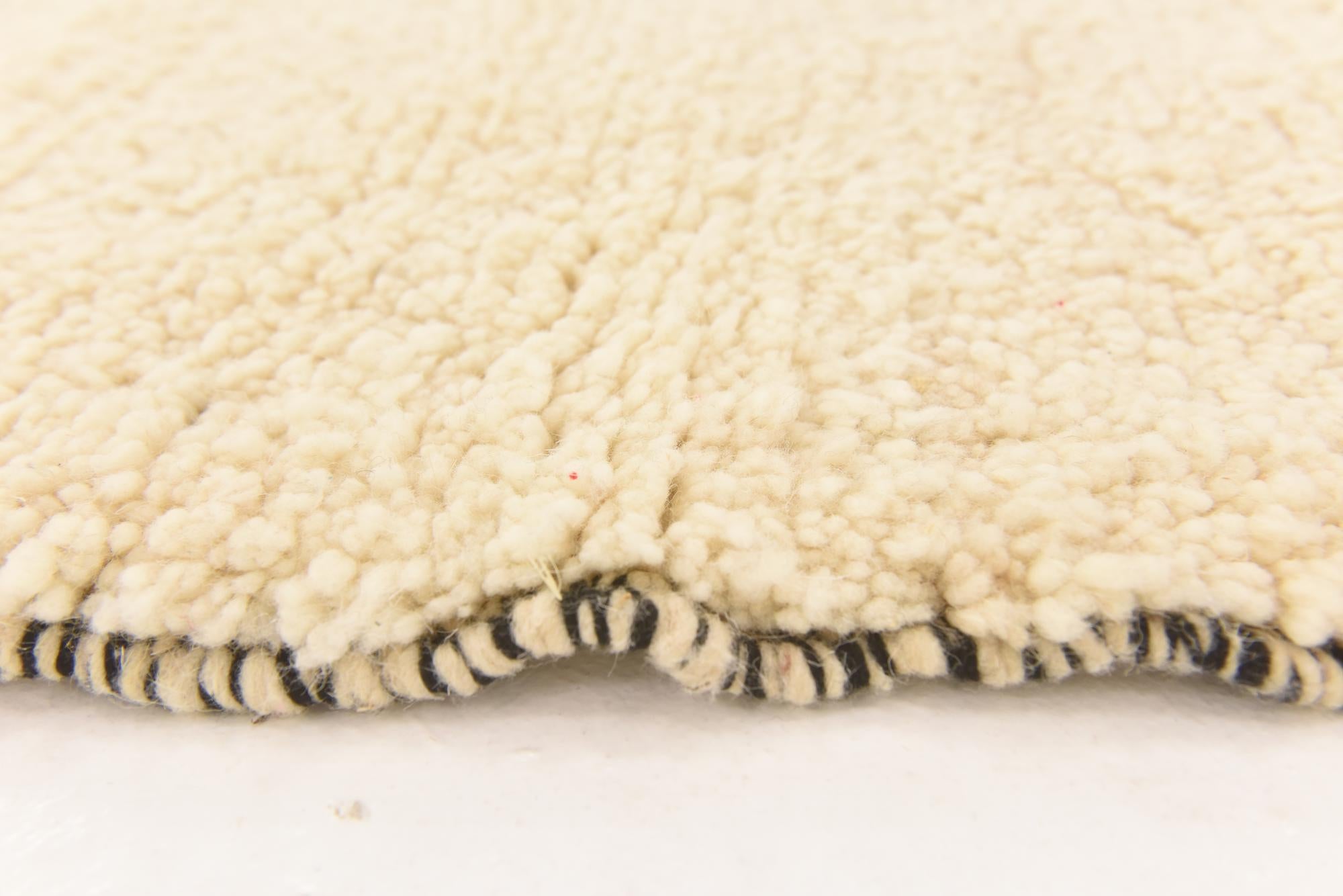 5' 7 x 8' 2 Hand Knotted Moroccan Wool Rug