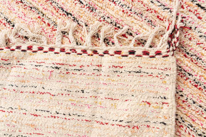 5' 1 x 6' 9 Hand Knotted Moroccan Wool Rug