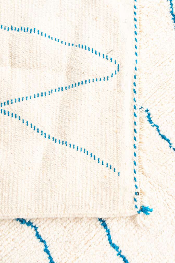 5' 6 x 8' 7 Hand Knotted Moroccan Wool Rug