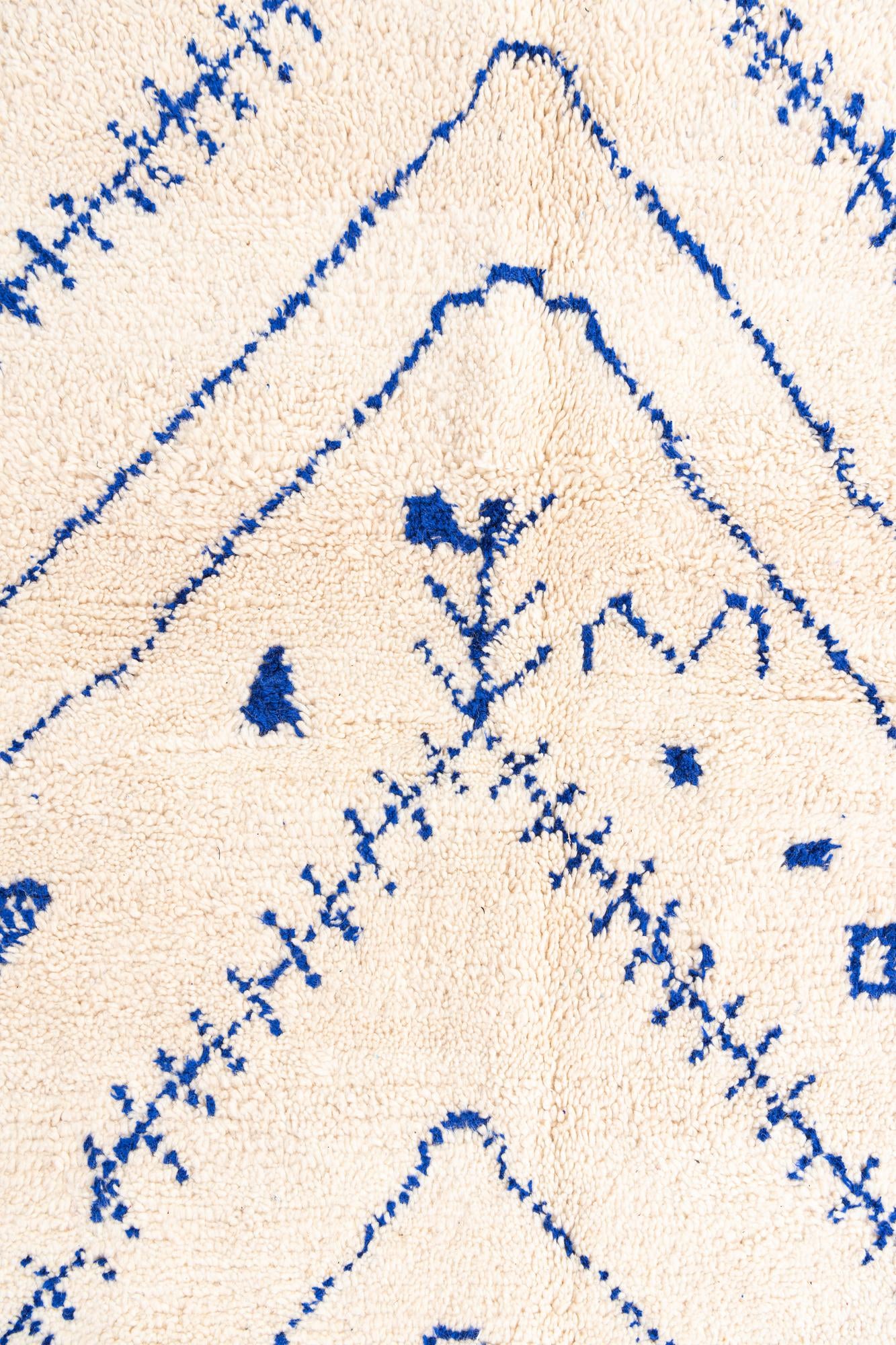 5' 5 x 8' Hand Knotted Moroccan Wool Rug