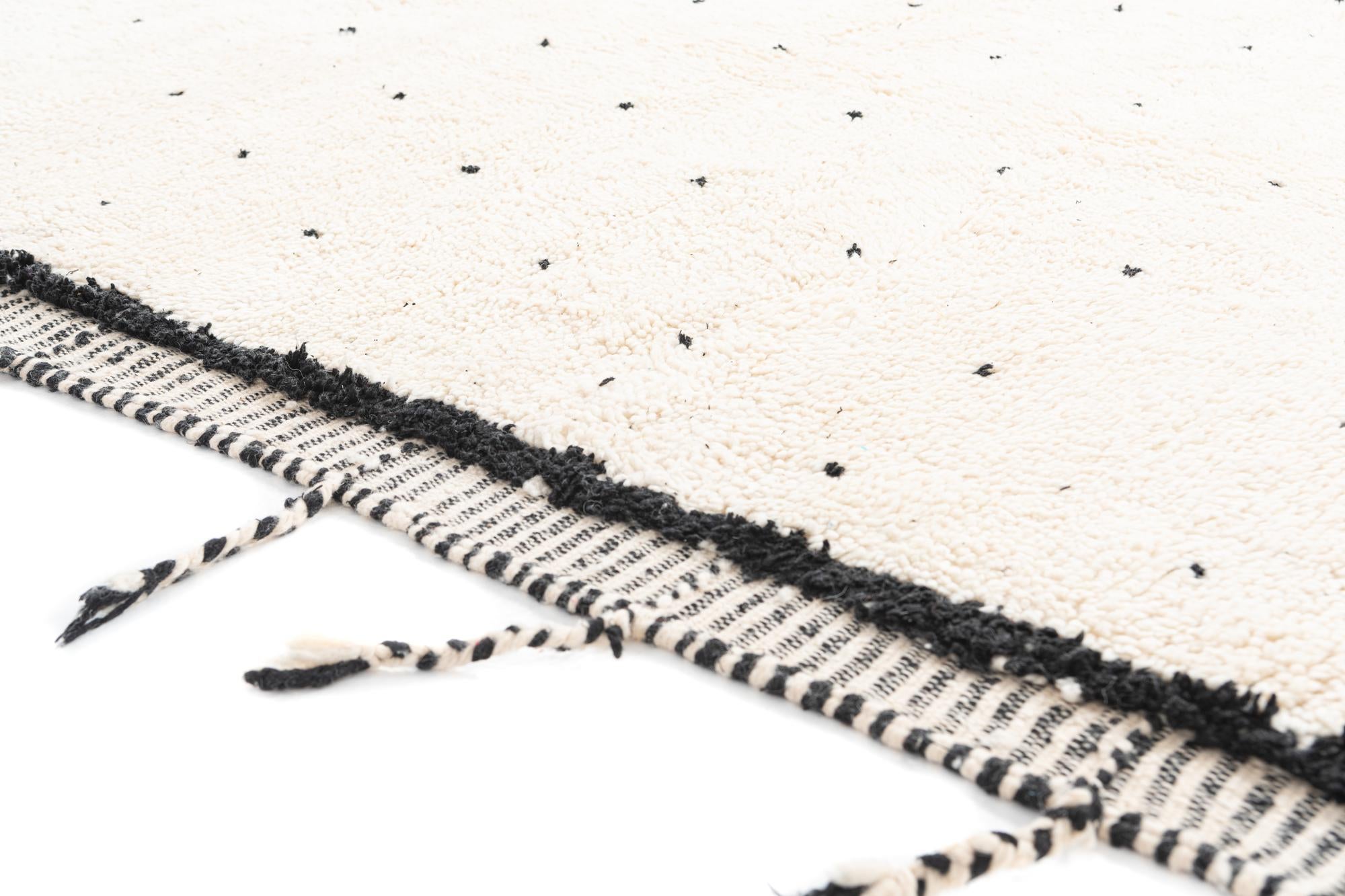 5' 3 x 9' Hand Knotted Moroccan Wool Rug