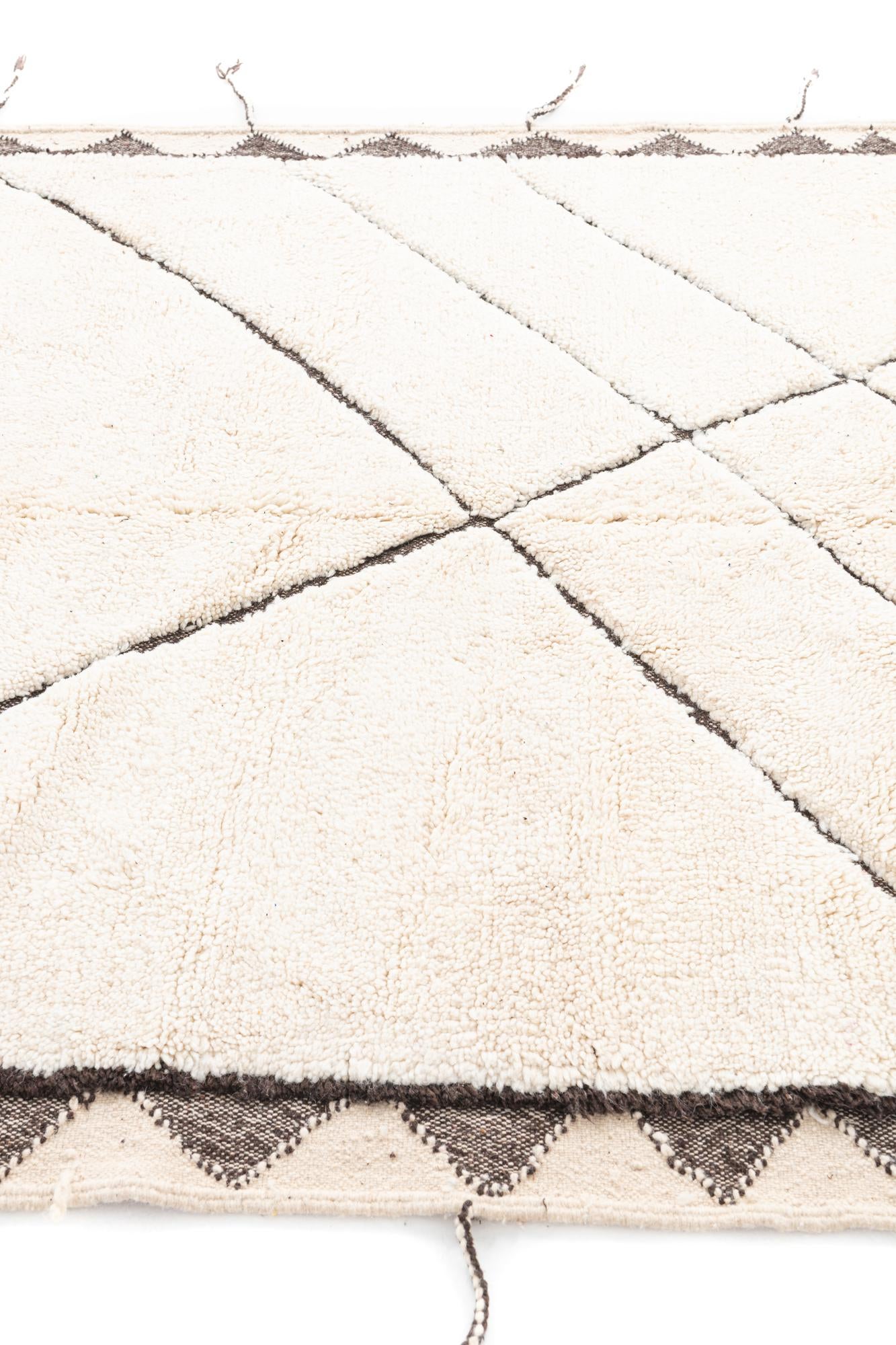 5' 5 x 8' 7 Hand Knotted Moroccan Wool Rug