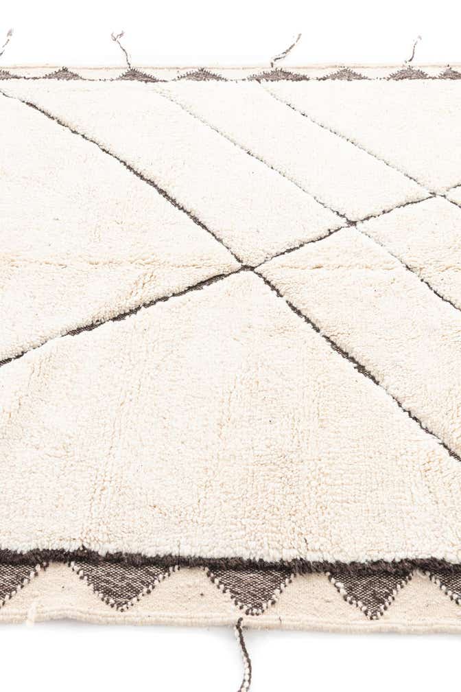 5' 5 x 8' 7 Hand Knotted Moroccan Wool Rug