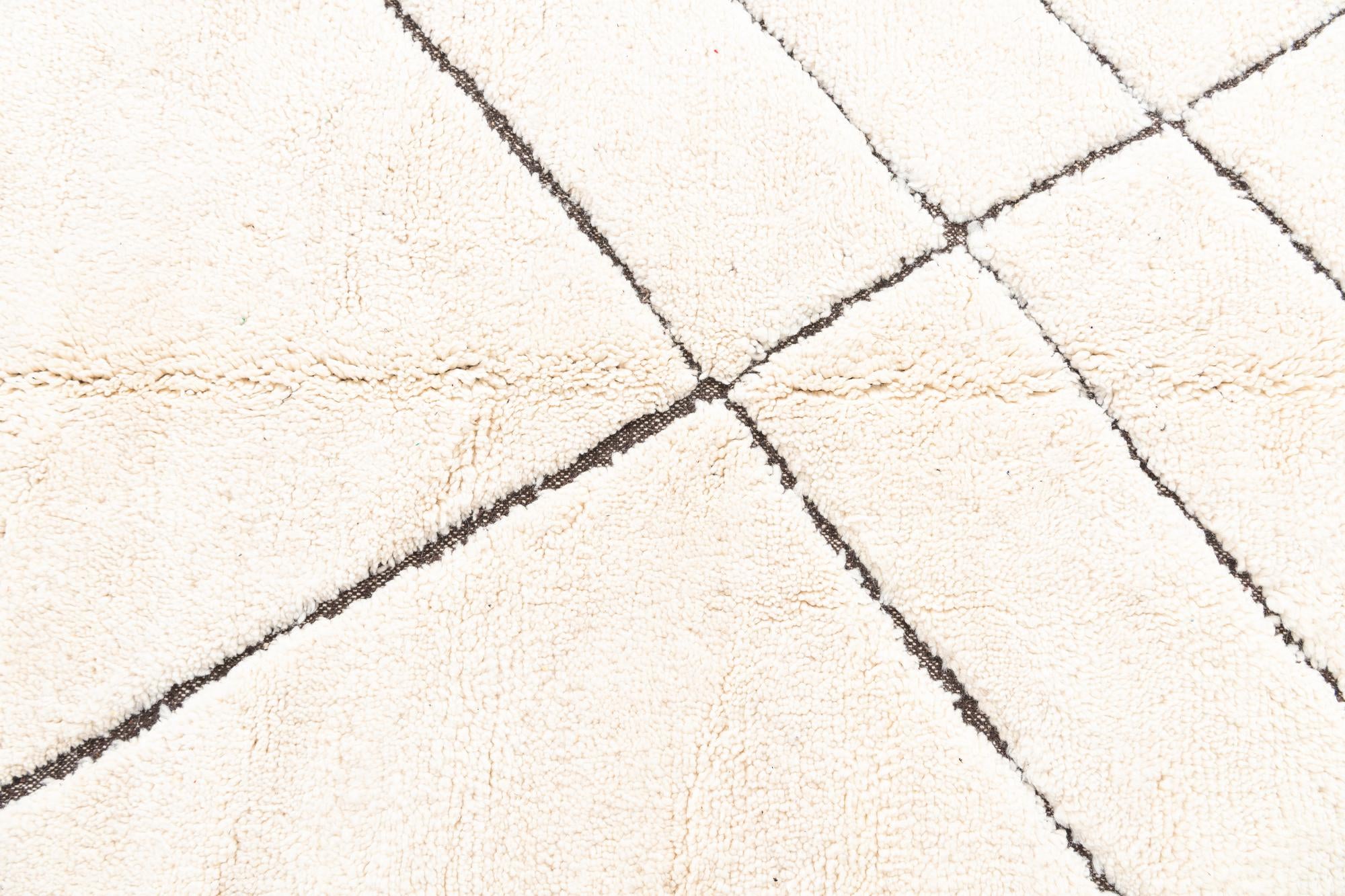 5' 5 x 8' 7 Hand Knotted Moroccan Wool Rug