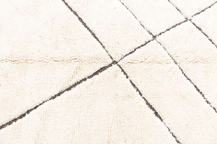 5' 5 x 8' 7 Hand Knotted Moroccan Wool Rug