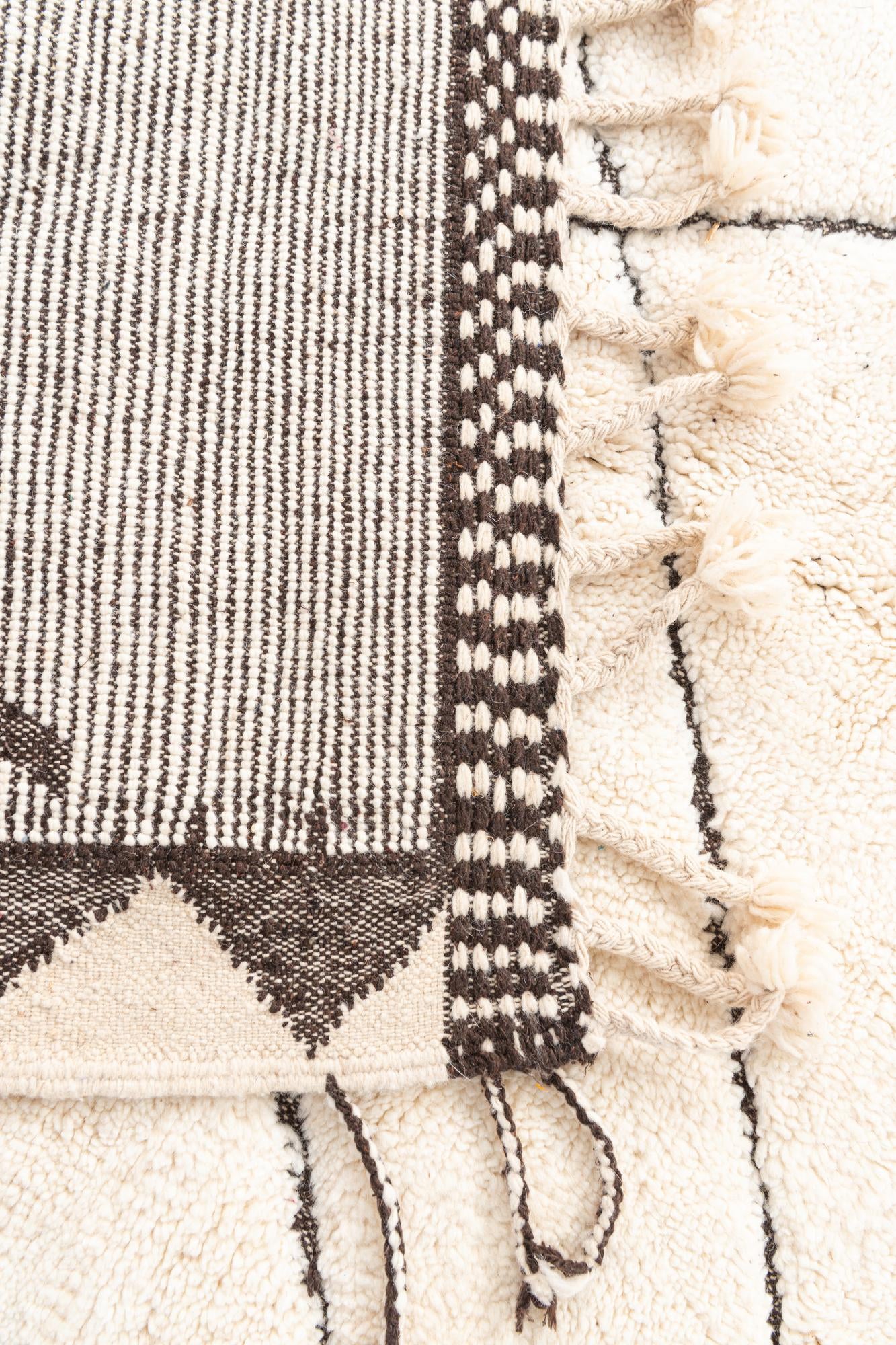 5' 5 x 8' 7 Hand Knotted Moroccan Wool Rug