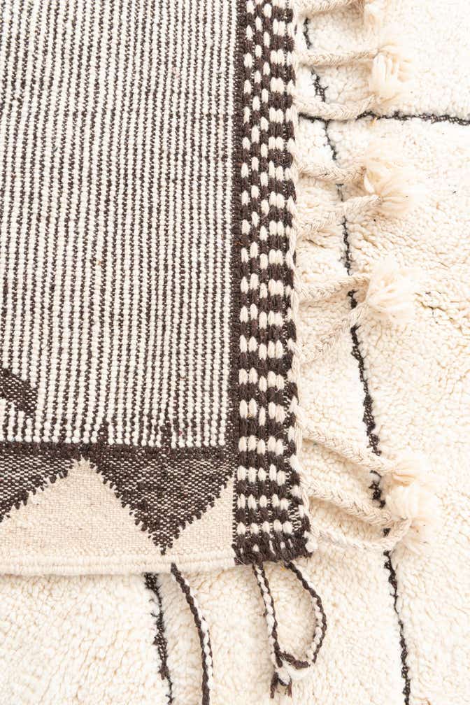 5' 5 x 8' 7 Hand Knotted Moroccan Wool Rug
