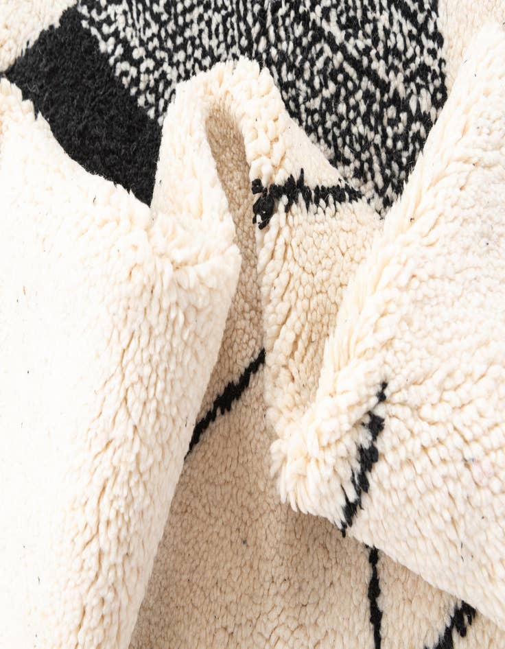 Detail image of 6' 10 x 9' 7  Hand Knotted Moroccan Wool Rug