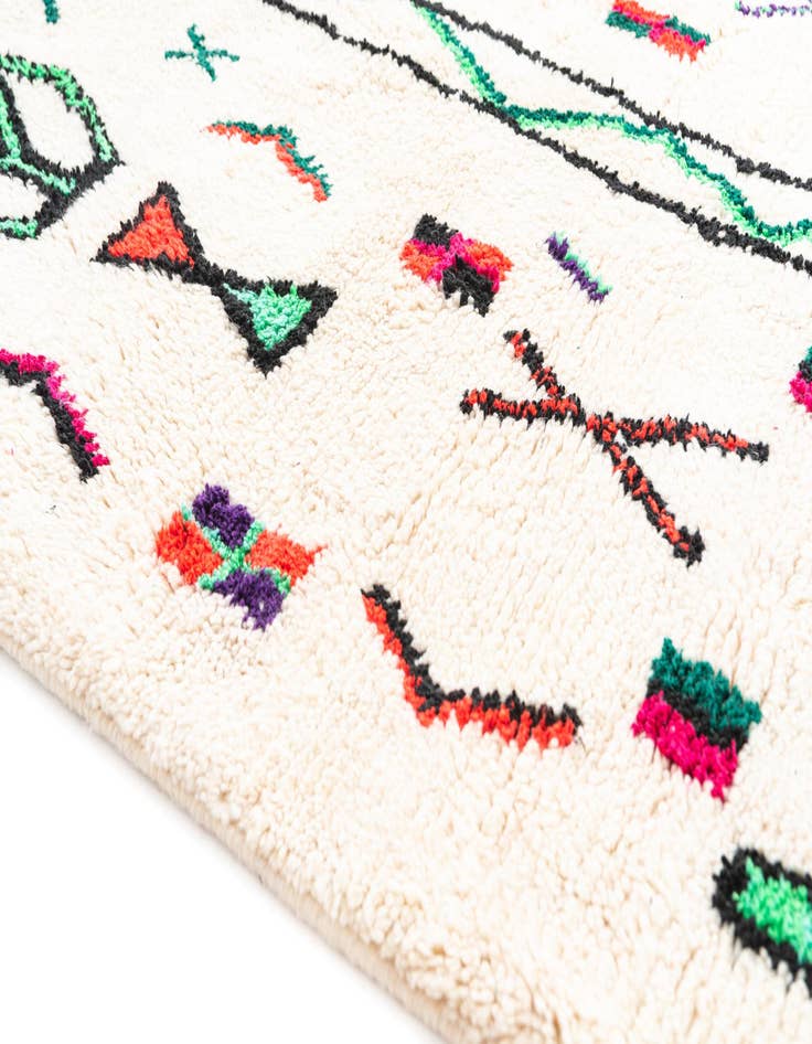 Detail image of 4' 8 x 8'  Hand Knotted Moroccan Wool Rug