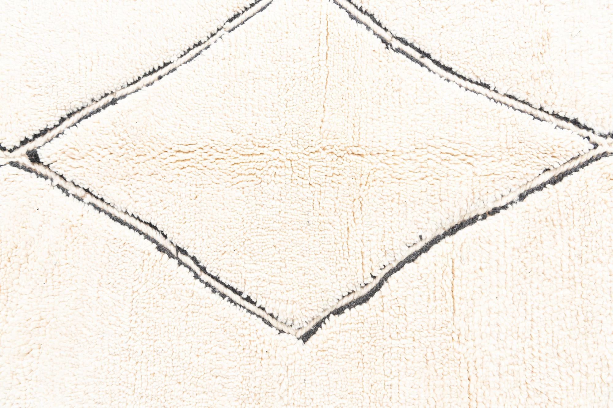 5' 5 x 7' 10 Hand Knotted Moroccan Wool Rug