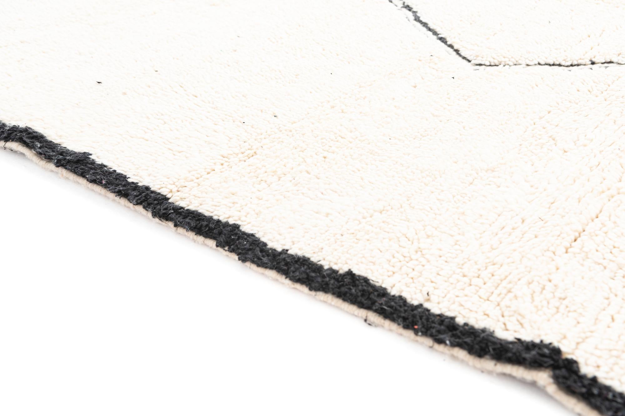 5' 5 x 7' 10 Hand Knotted Moroccan Wool Rug