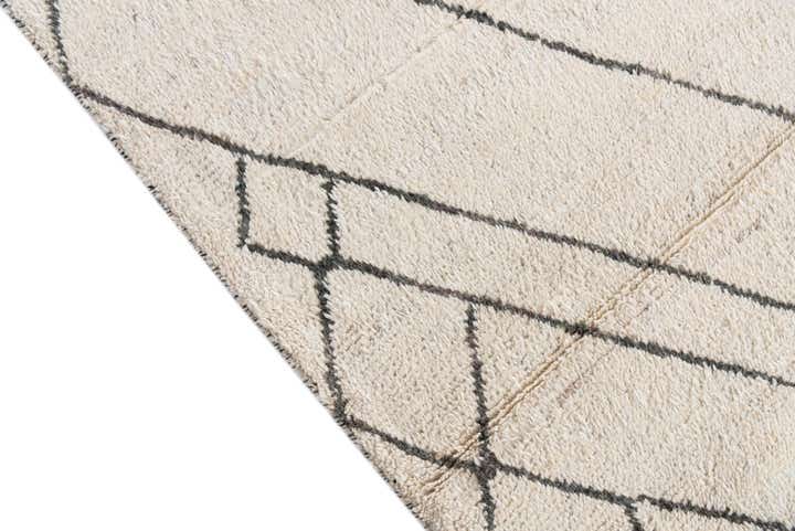 5' 10 x 9' Hand Knotted Moroccan Wool Rug